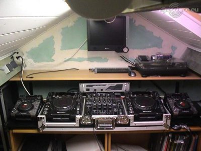 Our MEMBERS can Enlarge : ChefCock's DJ-Booth